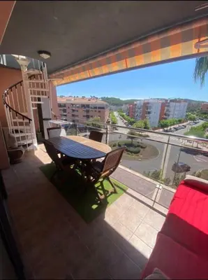 Plano de Ático con terraza enorme