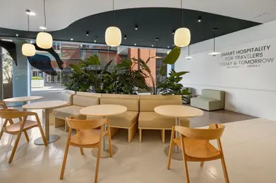 Zona de estar de B&B HOTEL Girona 3