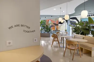 Zona de estar de B&B HOTEL Girona 3