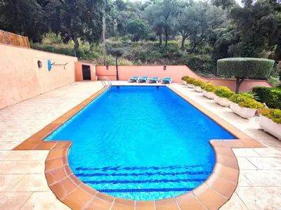 Plano de Preciosa villa con piscina