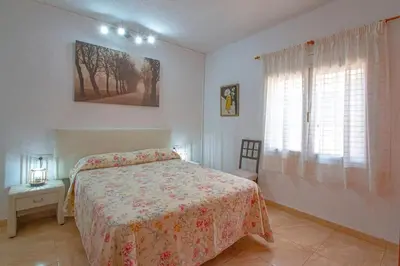Plano de Preciosa villa con piscina