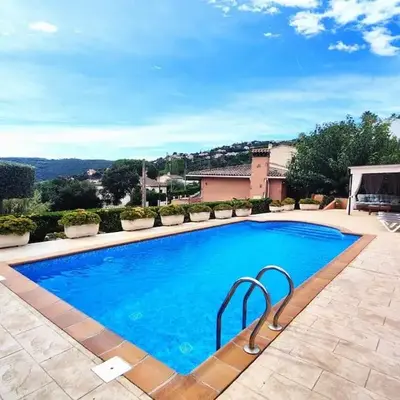 Preciosa villa con piscina