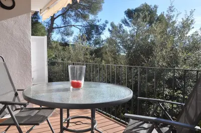 Un balcón o terraza de Apartamento Familiar en Tamariu