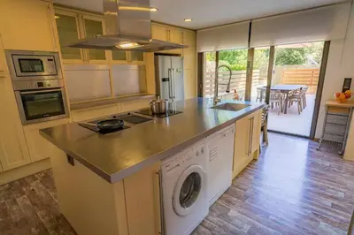 Una cocina o zona de cocina en Villa California - Costa Brava - Platja d'Aro