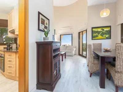 Una televisión o centro de entretenimiento en Winahost Villa Sa Vista