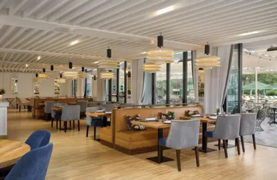Un restaurante o sitio para comer en ViLLA LA SELVA PGA