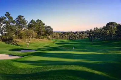 Instalaciones para jugar al golf en la villa o alrededores