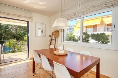 Plano de Apartamento con Piscina céntrico