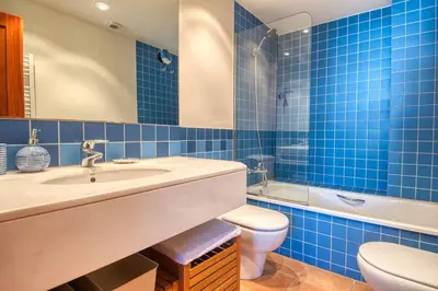 Un baño de Apartamento con Piscina céntrico