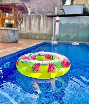 Piscina en o cerca de Maravillosa villa con piscina y barbacoa