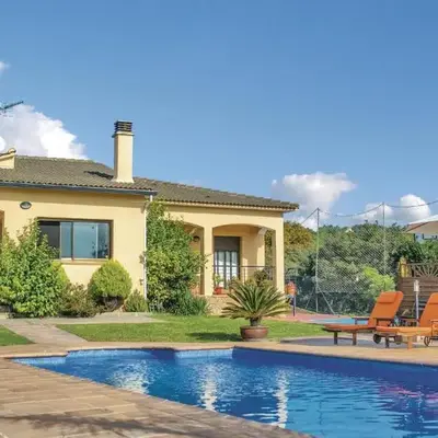 Awesome Home In Tordera
