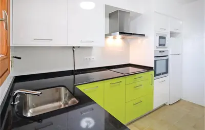 Una cocina o zona de cocina en Nice Home In Tossa De Mar With Wifi