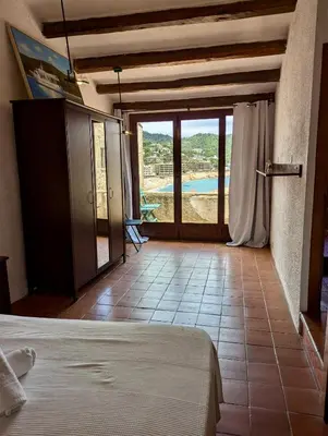 Cama o camas de una habitación en EVH-102 Casa dentro del castillo de Tossa de Mar