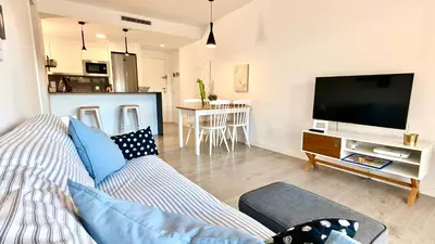 Una televisión o centro de entretenimiento en EVH-103 Apartamento completo con terraza y parking