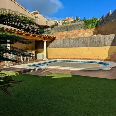 EVH105 - Casa con piscina privada