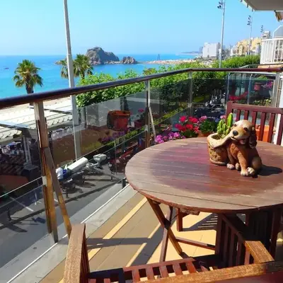 SEAFRONT VIEW-Nice Appartment in Downtown Blanes