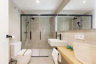 Un baño de Bravissimo Pou Rodó, 2-bedroom and bike friendly