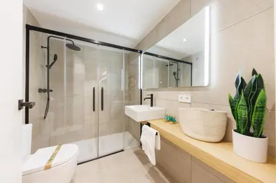 Un baño de Bravissimo Pou Rodó, 2-bedroom and bike friendly