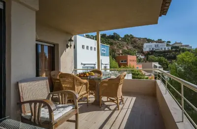 Un balcón o terraza de Villa Tamariu con vistas al mar