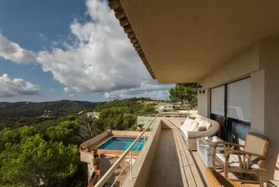 Vista general de una montaña o vista desde la villa