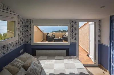 Zona de estar de Villa Tamariu con vistas al mar