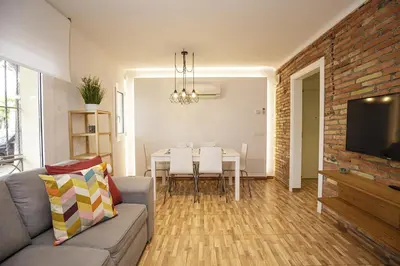 Una televisión o centro de entretenimiento en Apartamento Pedret en Girona