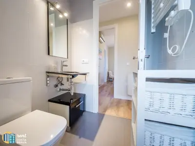 Un baño de Casa Margarita en Platja d'Aro