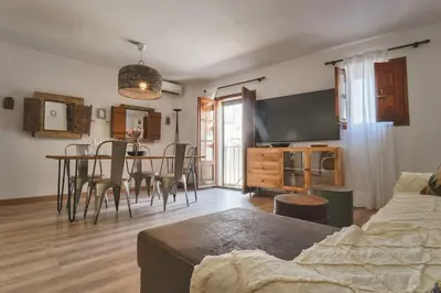 Una televisión o centro de entretenimiento en SeaHomes Vacations - Centric Apt 100m Beach and PKG