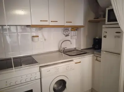 Una cocina o zona de cocina en APARTAMENTO PRÓXIMO a LA PLAYA