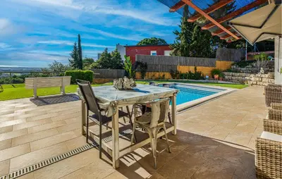 Piscina en o cerca de Stunning Home In Tordera With Wifi