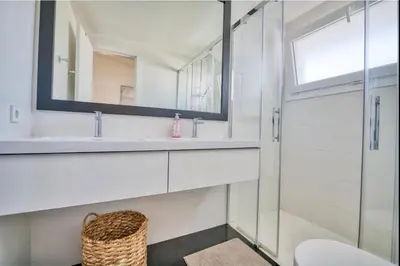 Un baño de Apartment with pool and tennis courts in Calella de Palafrugell