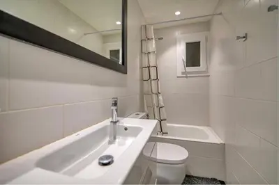 Un baño de Apartment with pool and tennis courts in Calella de Palafrugell