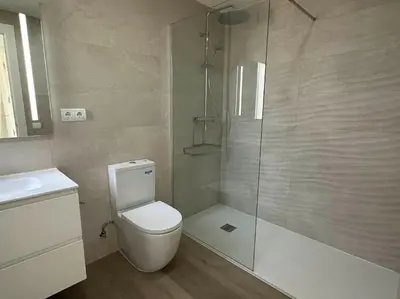 Un baño de Magnífica casa con piscina