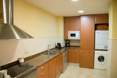 Una cocina o zona de cocina en Apartamento grande a 3min playa