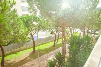 Jardín al aire libre en AL47 Spacious apartment near Fenals beach