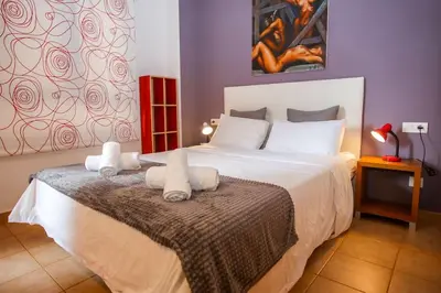Cama o camas de una habitación en AL47 Spacious apartment near Fenals beach