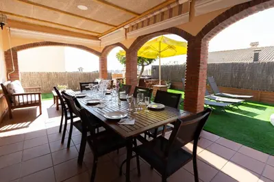 Un patio o zona al aire libre en Catalunya Casas Cozy beach town villa for 8 - no car necessary!