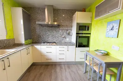 Una cocina o zona de cocina en Catalunya Casas Cozy beach town villa for 8 - no car necessary!