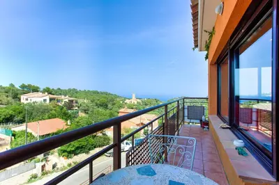 Un balcón o terraza de Precioso Duplex en Begur con vistas al mar