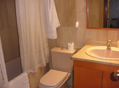 Un baño de ACOGEDOR APARTAMENTO con PISCINA PRÓXIMO A LA PLAYA