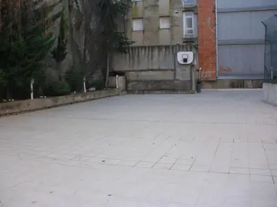 Plano de ACOGEDOR APARTAMENTO con PISCINA PRÓXIMO A LA PLAYA