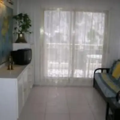 ACOGEDOR APARTAMENTO con PISCINA PRÓXIMO A LA PLAYA