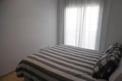 Cama o camas de una habitación en AMPLIO Y CONFORTABLE APARTAMENTO con PARKING