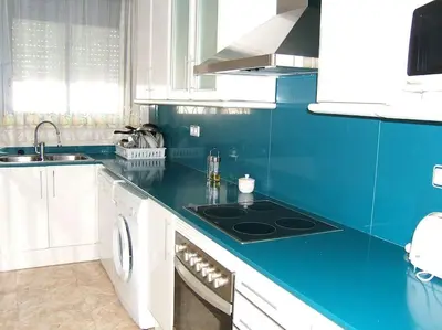 Una cocina o zona de cocina en AMPLIO Y CONFORTABLE APARTAMENTO con PARKING