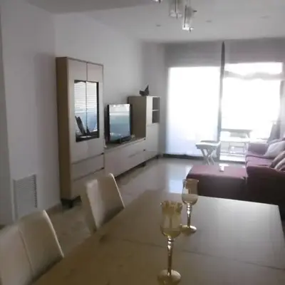 AMPLIO Y CONFORTABLE APARTAMENTO con PARKING