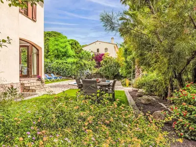 Jardín al aire libre en Holiday Home Villa Brava by Interhome