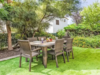 Jardín al aire libre en Holiday Home Villa Brava by Interhome
