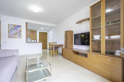 Una televisión o centro de entretenimiento en HomeHolidaysRentals Belisa - Costa Barcelona