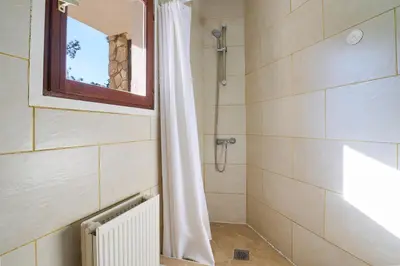 Un baño de 2 Tor-18