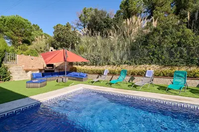 Piscina en o cerca de 2 Tor-18